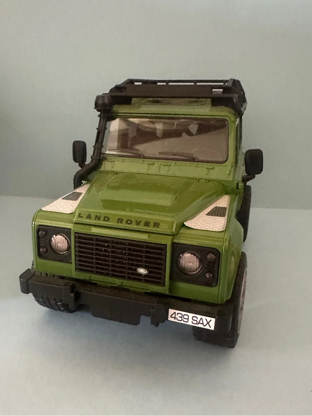 Bruder Land Rover Defender Station Wagon in olive green